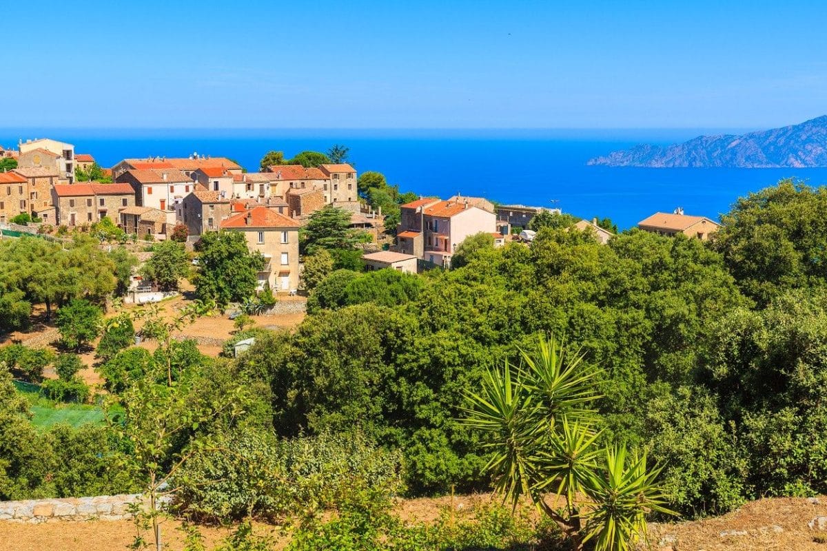 Visiter le plus beau village de France, le village de Piana