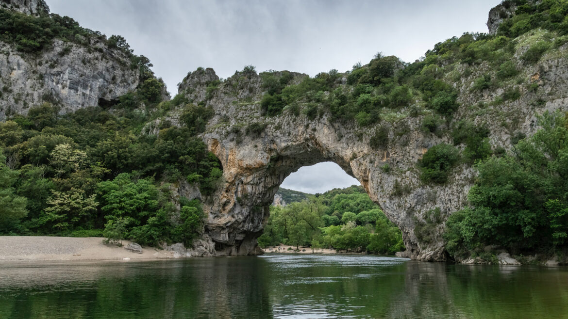 Profitez de vacances exceptionnelles en Ardèche dans un camping avec piscine