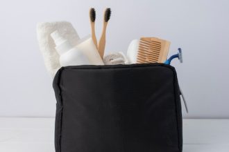 Trousse de toilette : un accessoire indispensable pour des déplacements pratiques et bien organisés